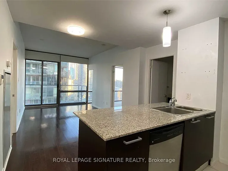 38 Grenville St #2209 — Photo 6