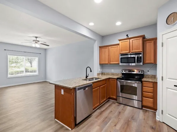 9175 Coneflower Dr #104, West Des Moines, IA 50265