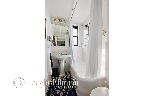 Sold by Douglas Elliman | media 14