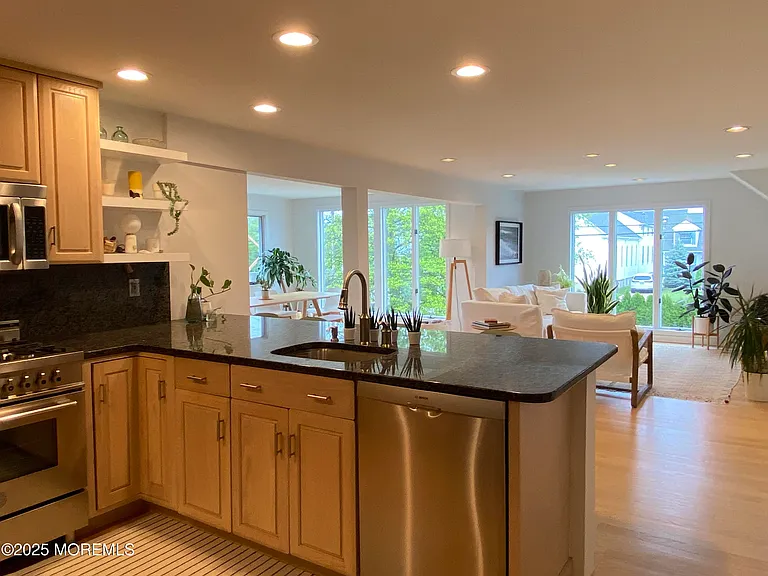 121 Bridge Ave — Photo 12