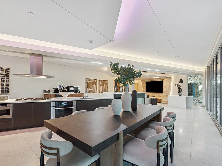 K1 Apartments — Photo 13