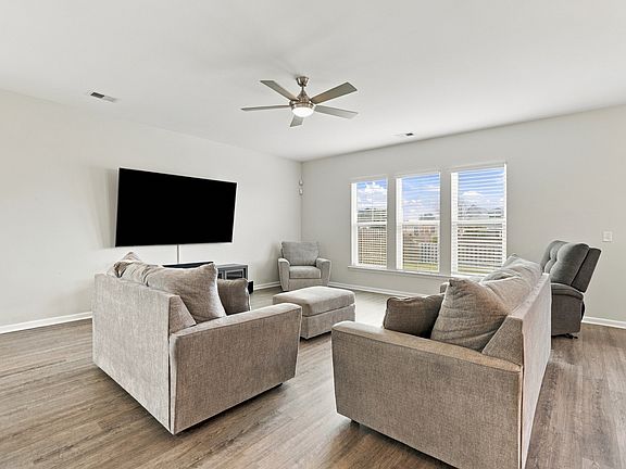 4th image of 258 Lakepointe Dr