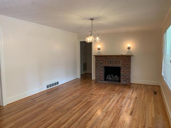3rd image of 1105 N Overlook Dr