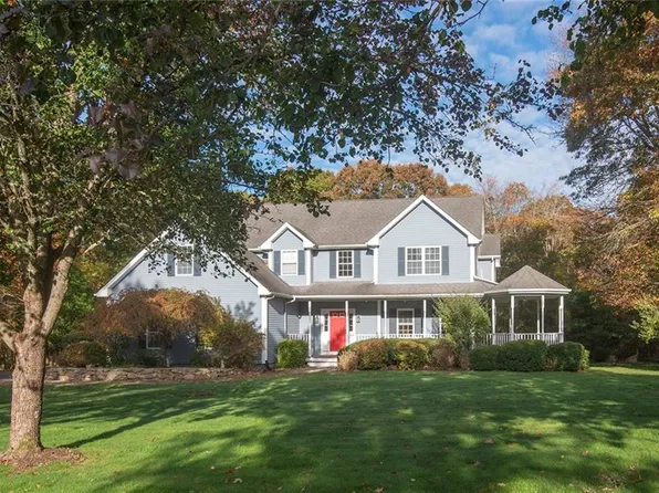 7 Caitlin Ct S, Kingston, RI 02881