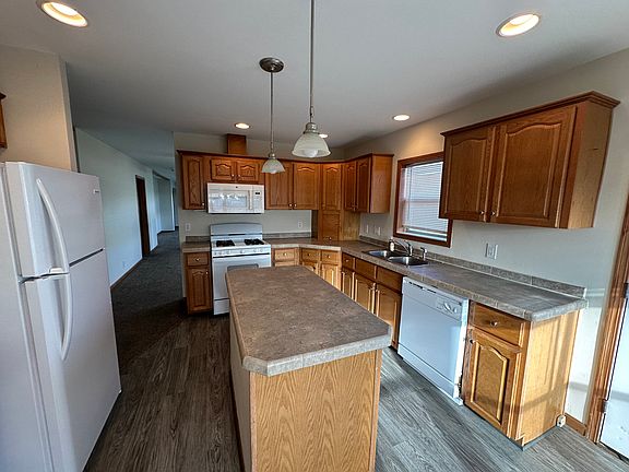 3rd image of 291 Laurel Oak Ln
