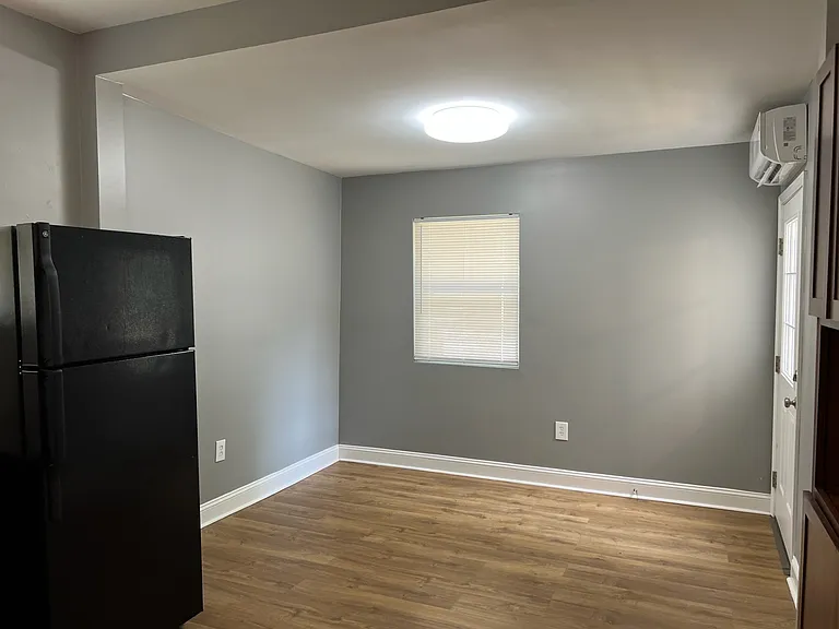 2321 Hawthorne Ave — Photo 7