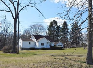 204 Saxonburg Rd, Butler, PA 16002