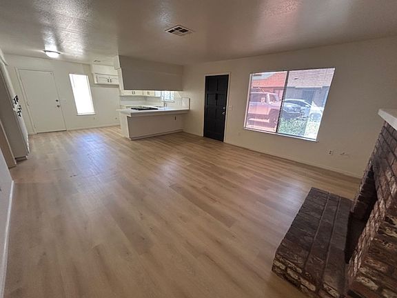 3rd image of 2147-2149 S Divisadero St