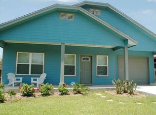 606 W Hackberry St, Rockport, TX 78382