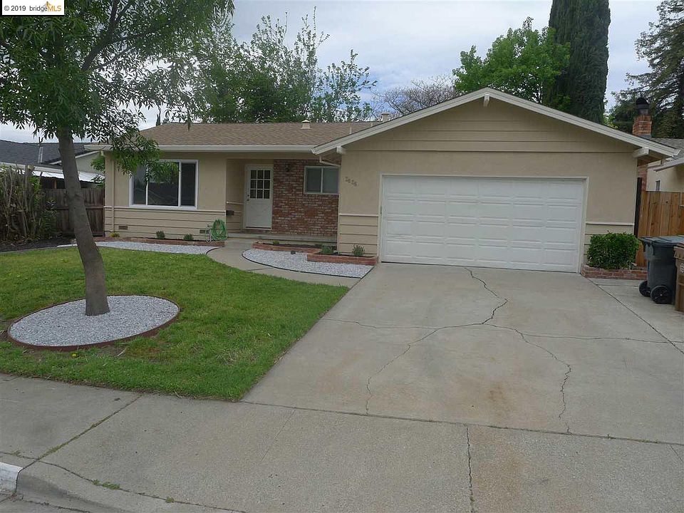 1st image of 2828 Vista Way