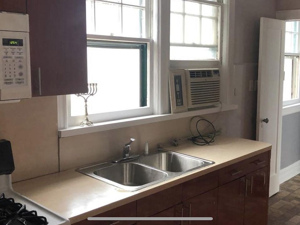 1st image of 1925 E 18th St Floor 2