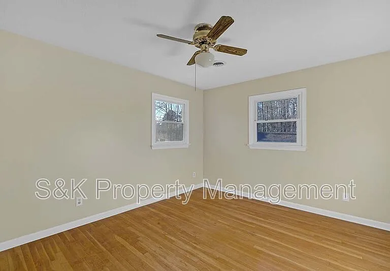350 Hughes Dr — Photo 13
