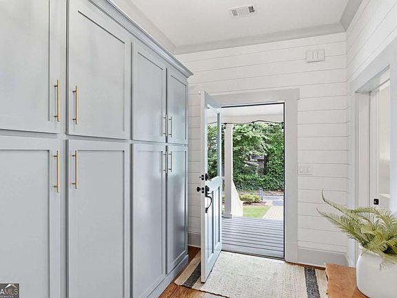 4th image of 120 Holland St NW