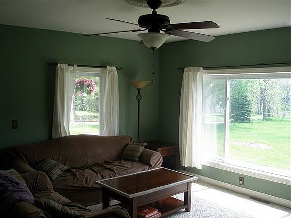 6780 Munger - living room