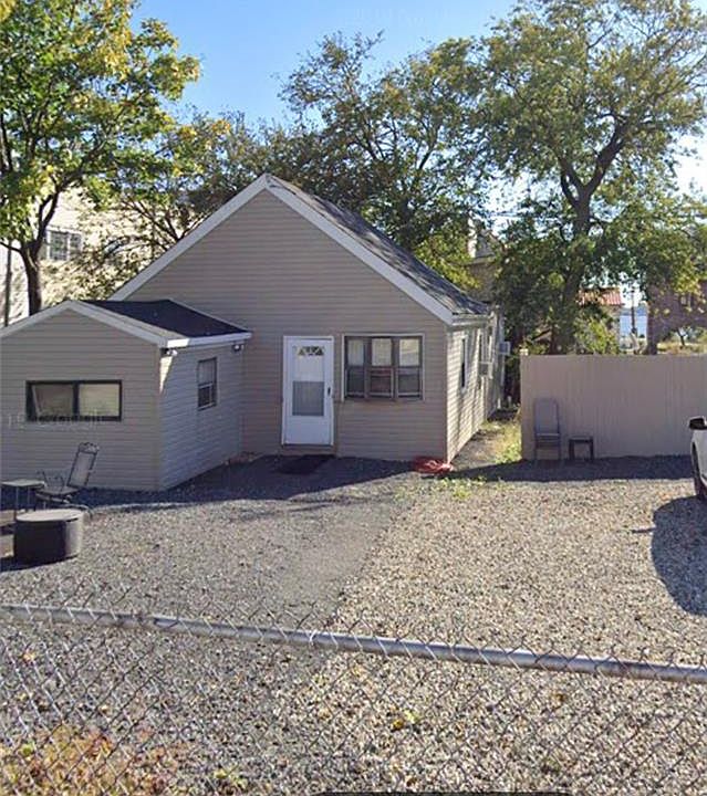 2nd image of 424 Harding Park