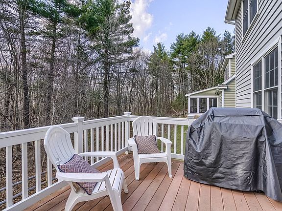 5th image of 89 Mayflower Dr