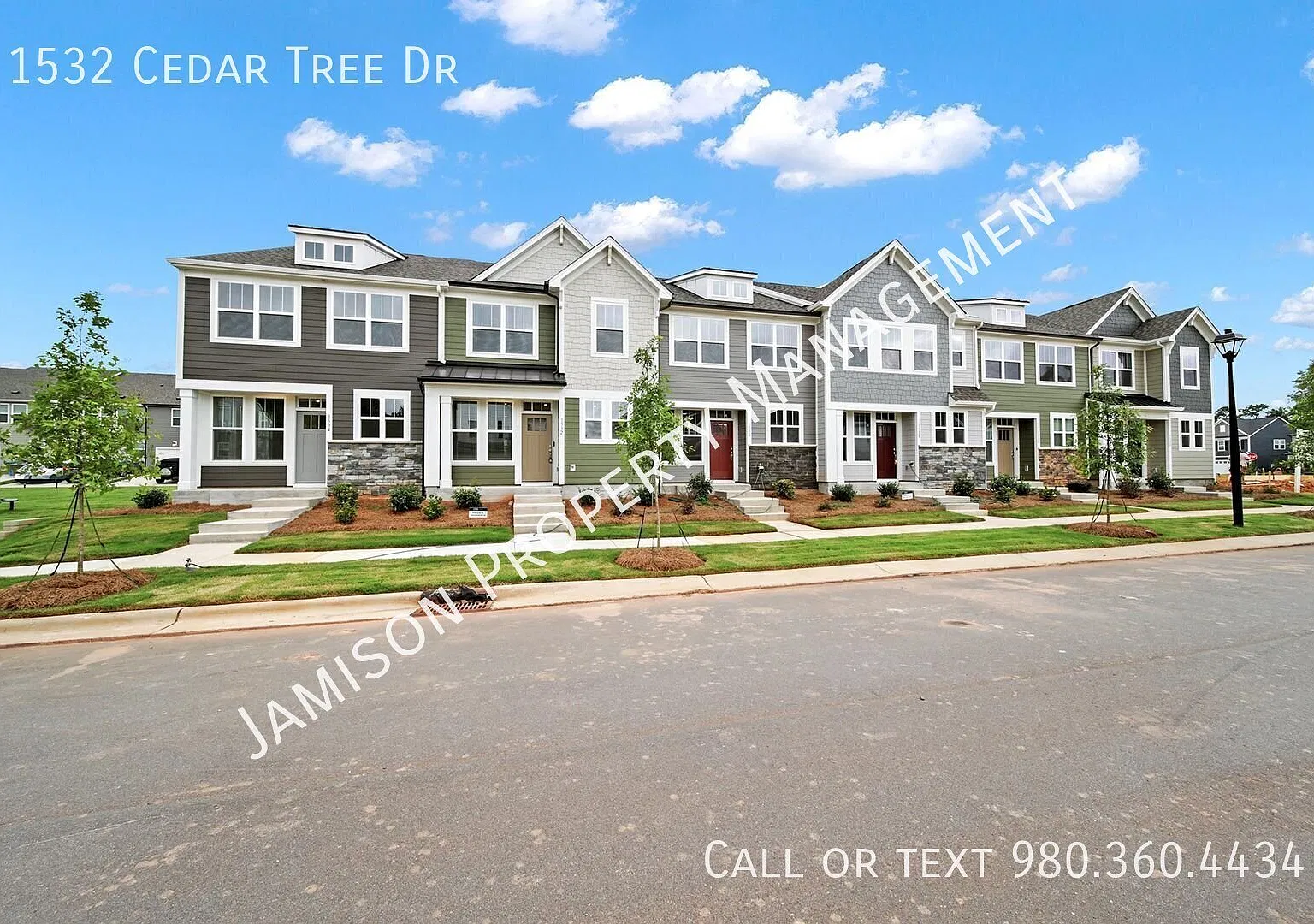 Lovely 3 Bed Townhome in Belmont! — Photo 2