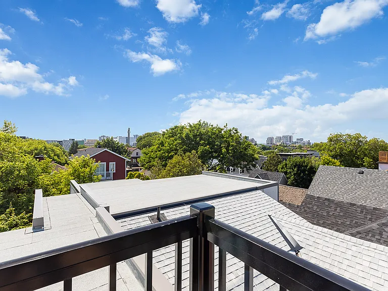 240 Blackburn Ave — Photo 33