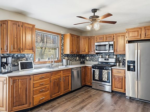 5th image of 1024 Warren Rd