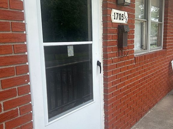 3rd image of 1705 N Lynn St #1/2