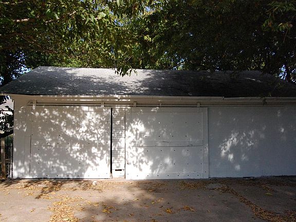 3rd image of 2738 Gant Dr