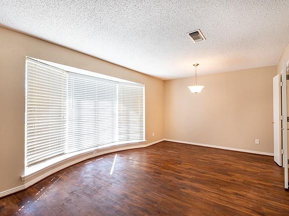 4th image of 207 Valleyglen Dr