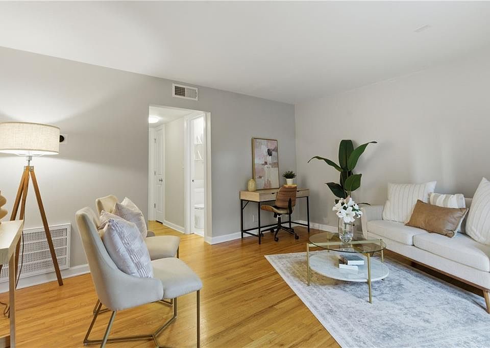 1st image of 4540 Broadway APT 2N