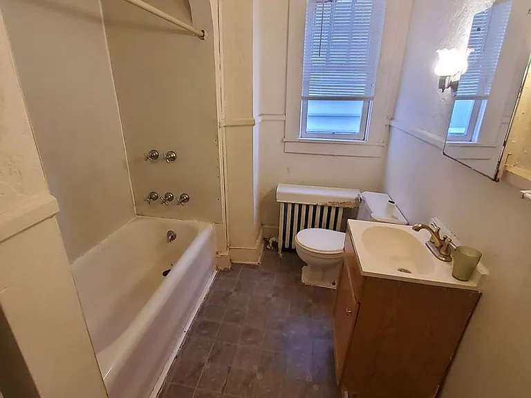 585 Arthur St — Photo 4