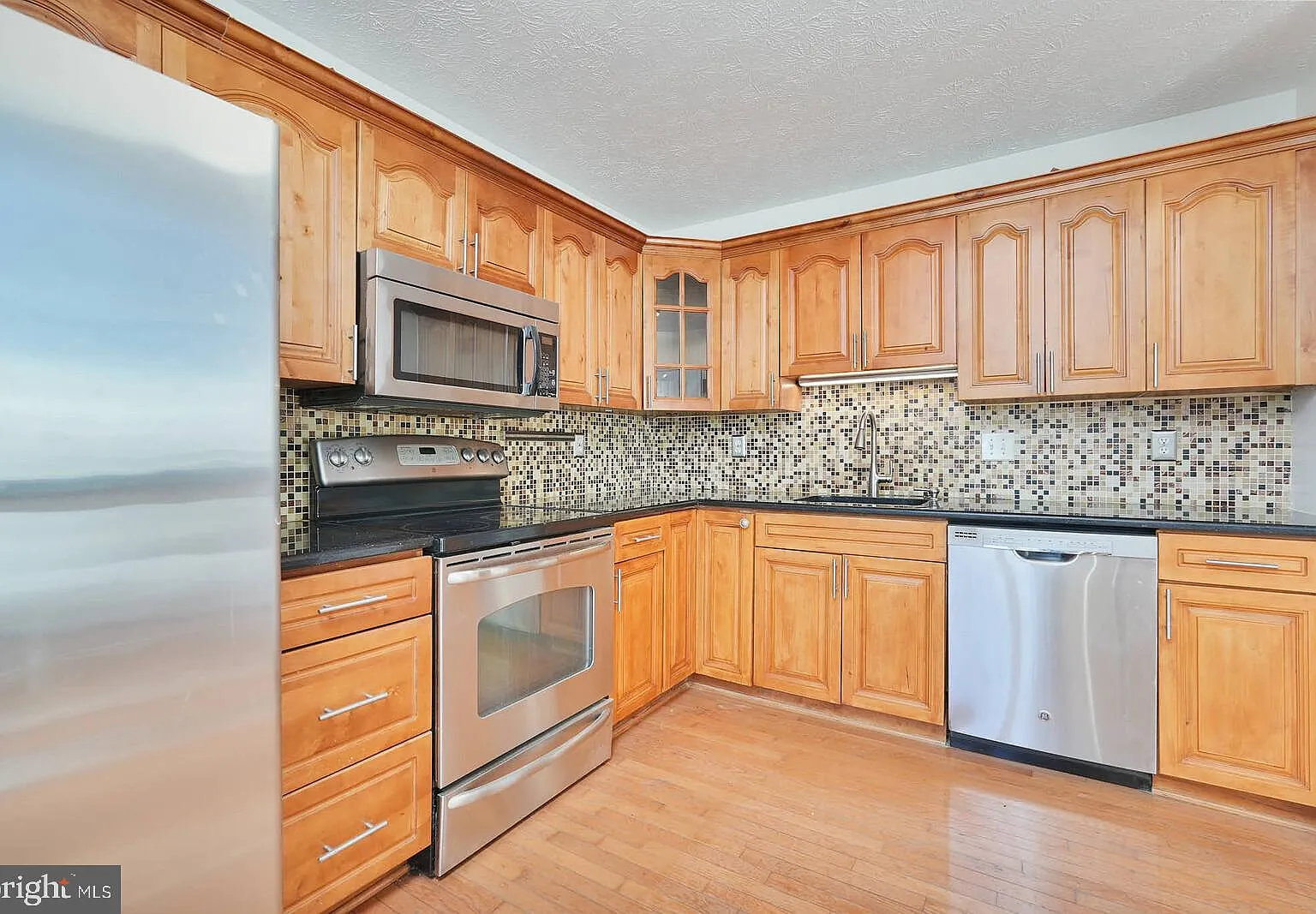 3 bed, 3.5 bath, 1867 sqft, $3,200 — Photo 4
