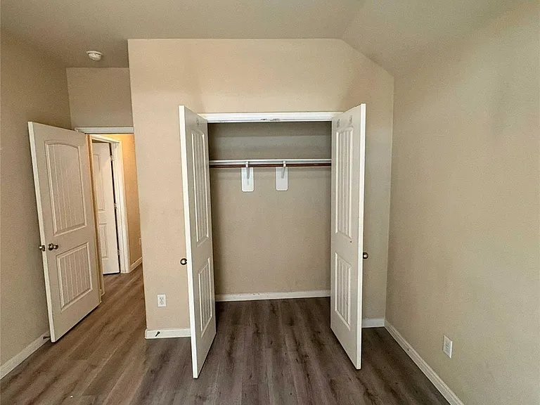 4423 Fenetre Forest St — Photo 11