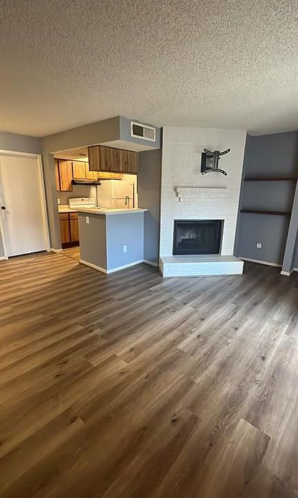 1st image of 3919 Fairmont Pkwy APT 208