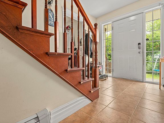 2nd image of 280 Daisywood Dr