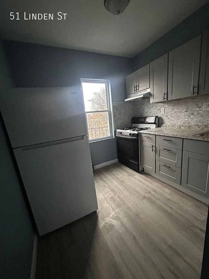 3 bed, $2,900 — Photo 2