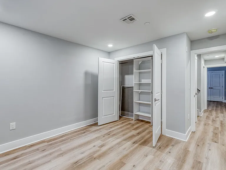 1728 Marlton Ave — Photo 9