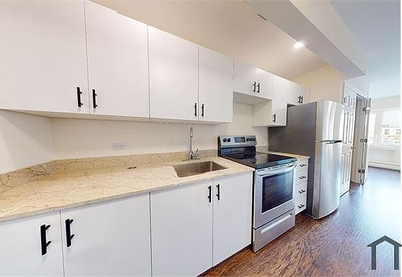 2nd image of 3168 Villa Ave