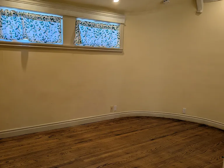 864 Lewis Ave — Photo 15