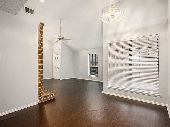 4th image of 10627 Tall Oak Dr