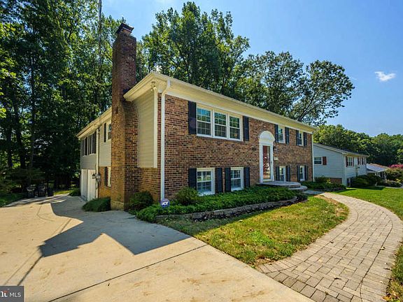 3rd image of 9421 Winterberry Ln