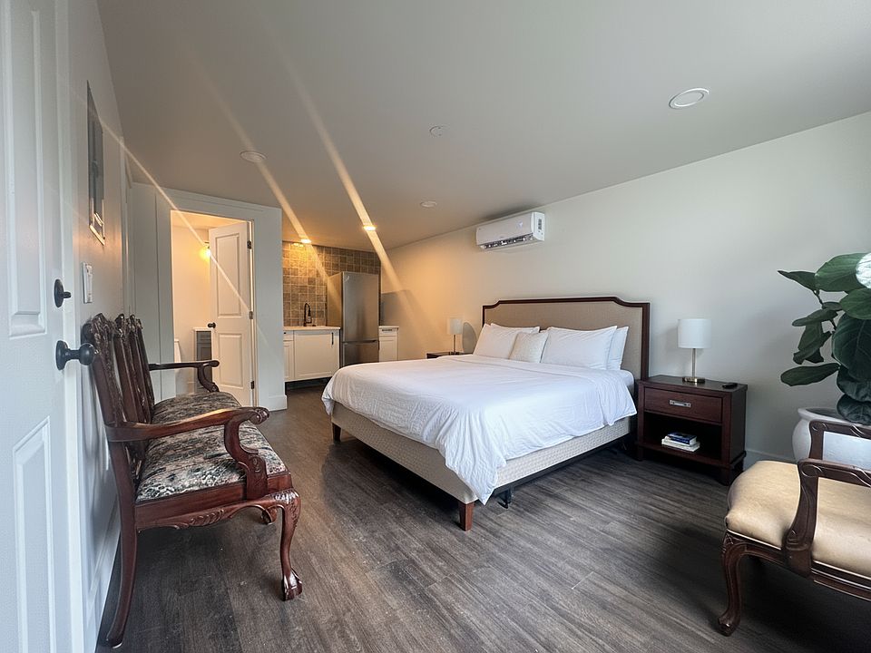 1st image of 1000 E Anderson St #1
