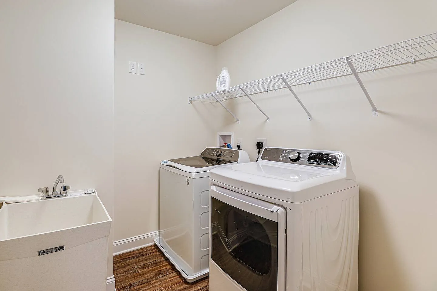 5 bed, 3590 sqft, $1,800 — Photo 3