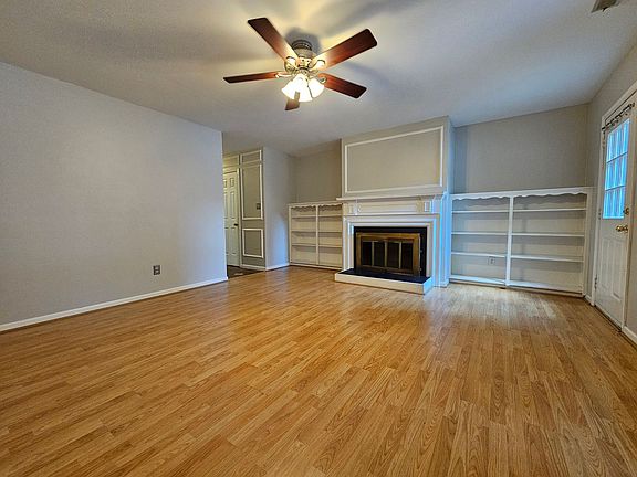 3rd image of 1019 Llewellyn Mews