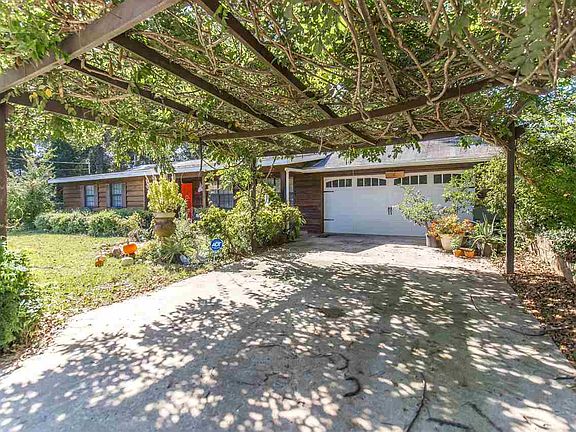 3rd image of 205 Belmont Dr