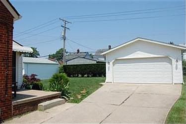 3rd image of 10001 S Highland Ave
