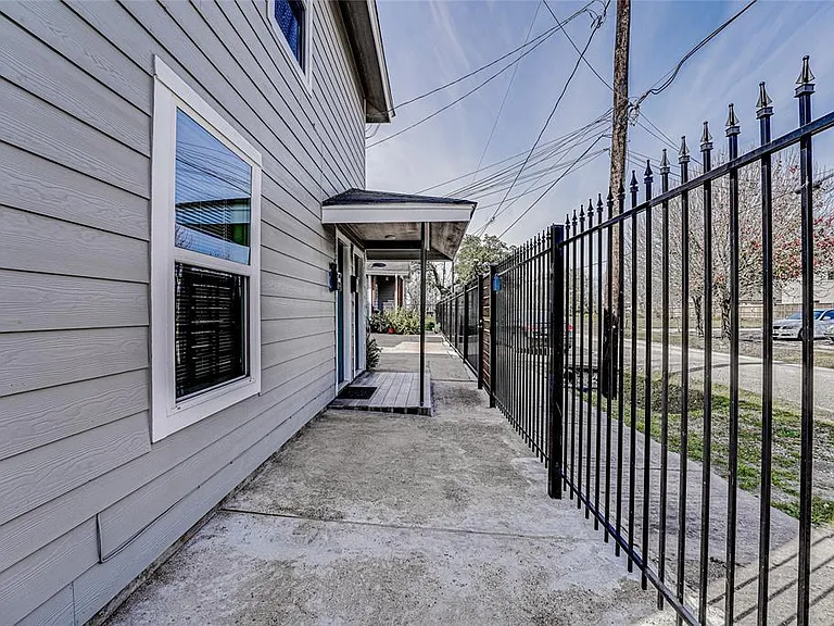 2520 Anita St — Photo 17