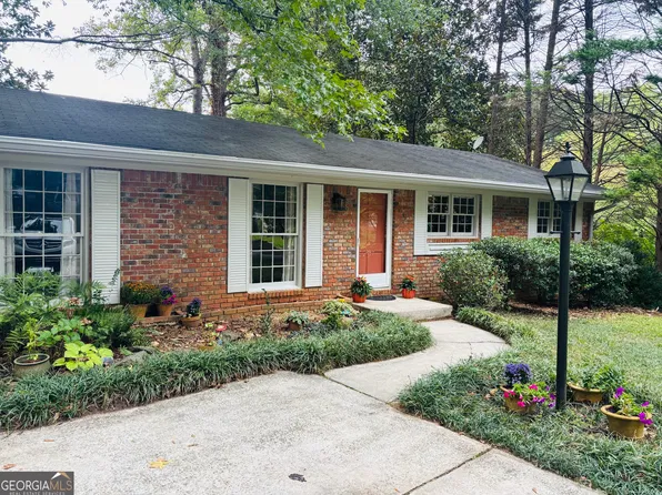 1552 Edinburgh Dr, Tucker, GA 30084