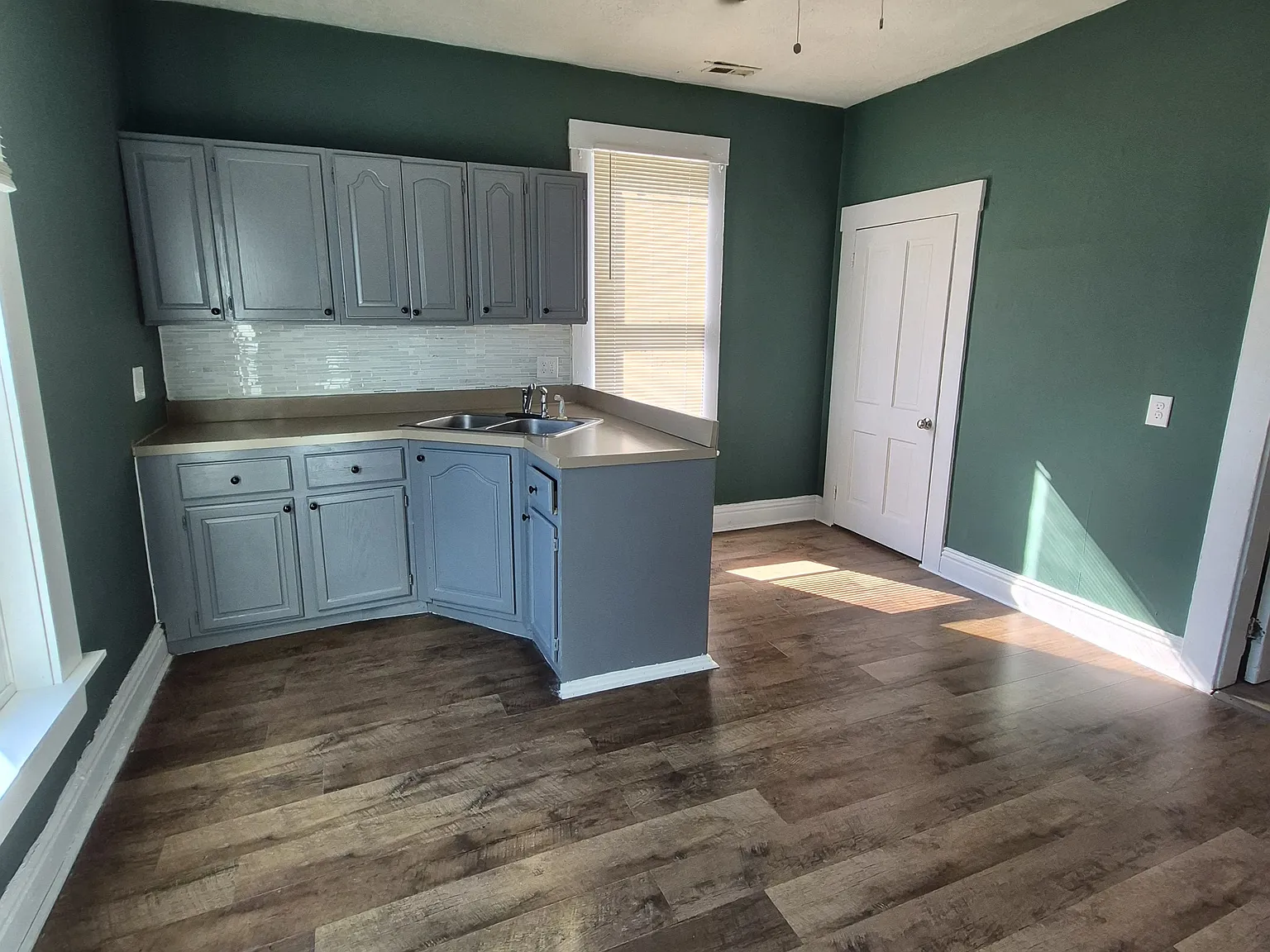 2 bed, 1500 sqft, $1,300 — Photo 2