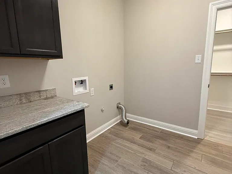 404 Sparrowhawk St — Photo 35
