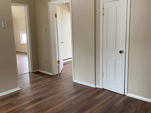 4th image of 405 Garlinger Ave #2F