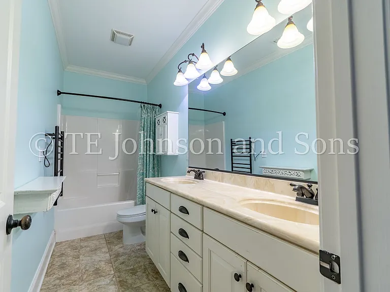 1112 Oakencroft Ct — Photo 37