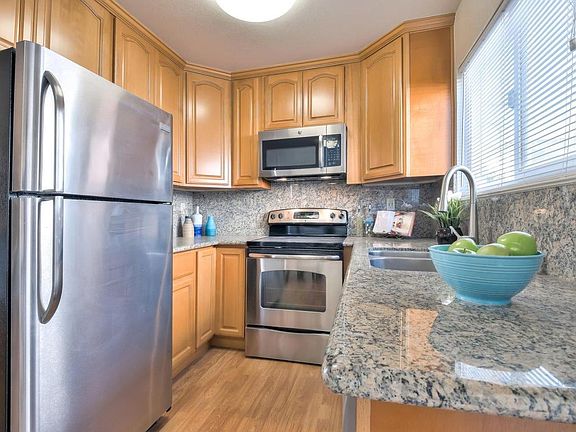 5th image of 640 Arbutus Ave APT 2